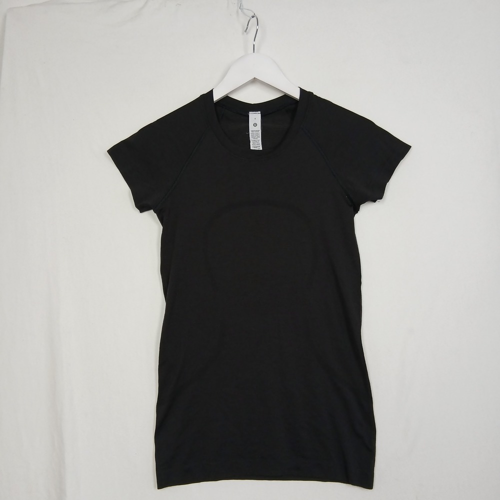 Lululemon Swiftly Tech Short Sleeve 2.0 Black Size 4 LW3DFMS Running Shirt